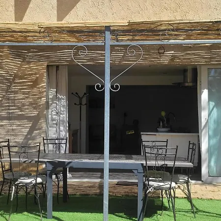Bright 100 M2 House With Private Pool Ferienhaus